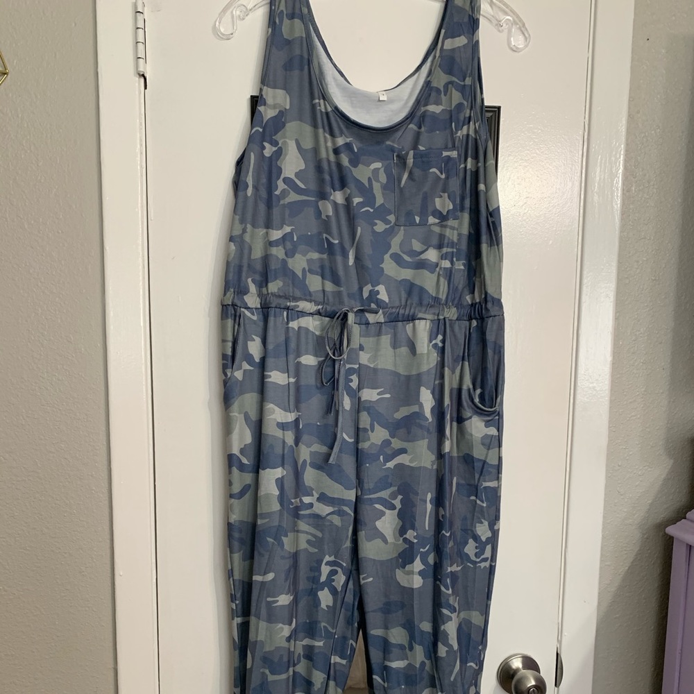 Camo jumper/jogger